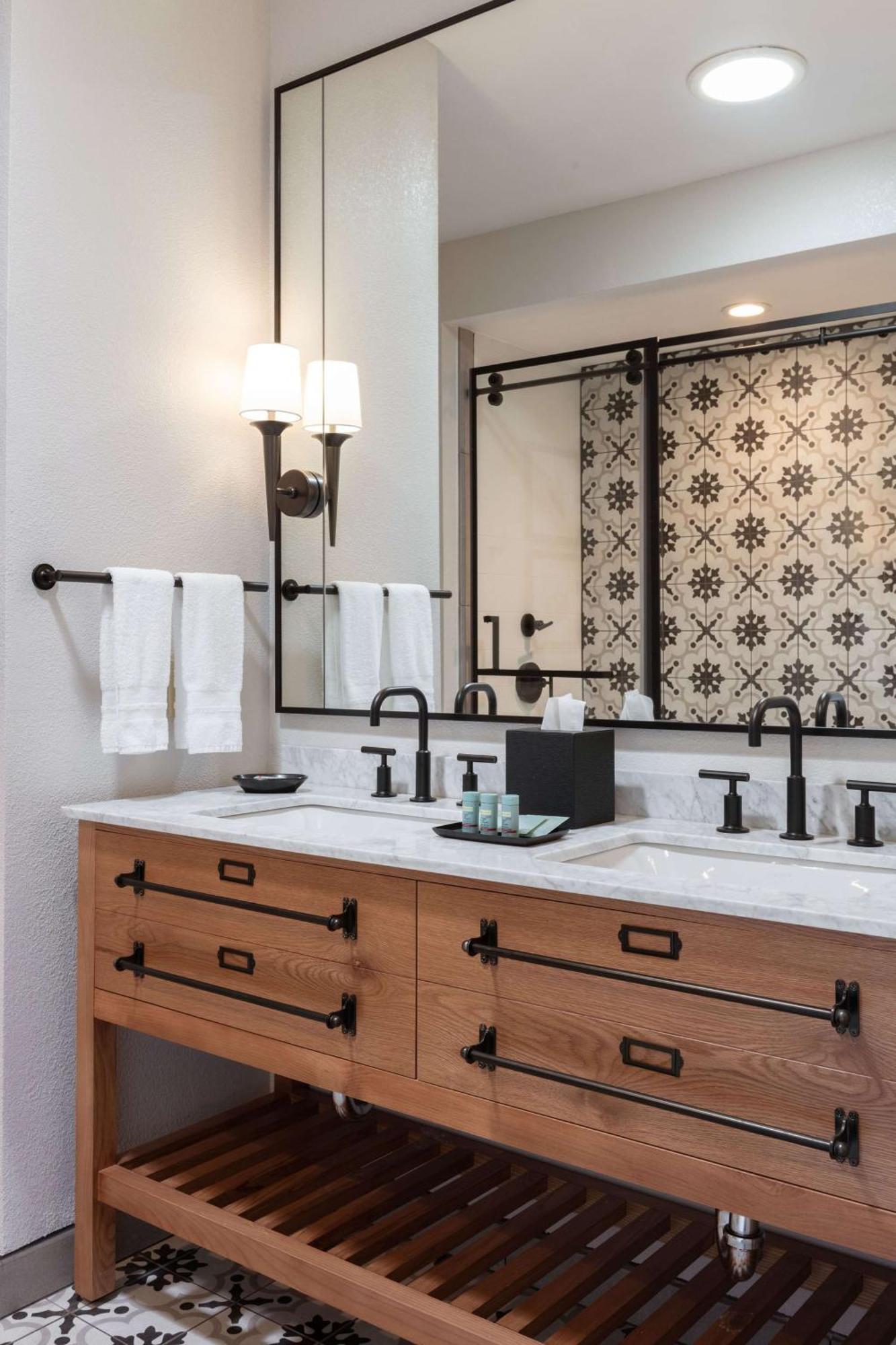The Lodge At Healdsburg, Tapestry Collection By Hilton Luaran gambar